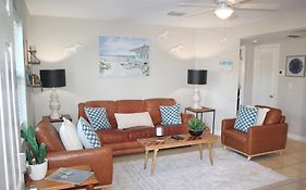 Naples Park Oasis - Cozy Two Bedroom Apartment